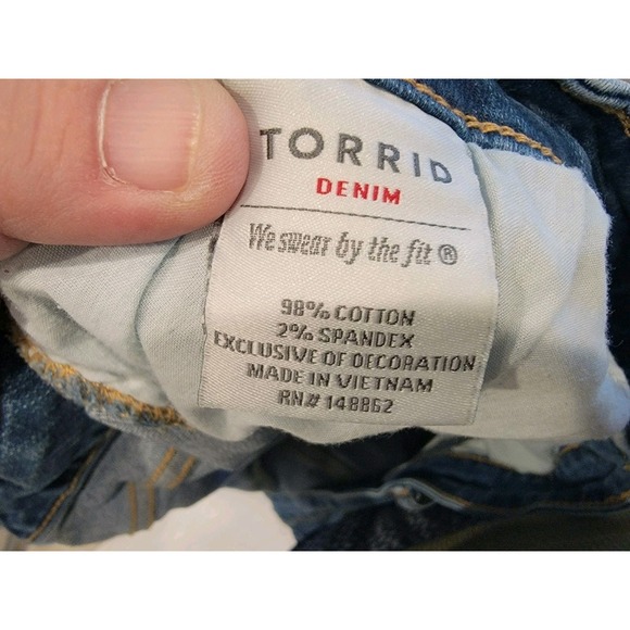 Torrid stretch  jeans: Jegging fit, medium wash, Distressed Women's 14 Reg - Picture 6 of 6